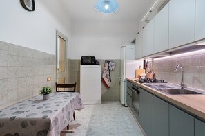 Fridge, oven, stovetop, coffee/tea maker - Holiday Home 'Lido Conchiglie' with Balcony and Air Conditioning (Conchiglie-Alto Lido)
