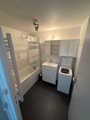 Bathroom - Charming fully furnished T2 (Chavanay)
