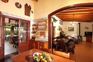 Dining - Villa Can Tia in Pollensa with Pool, Garden & Wi-Fi (Illes Balears)