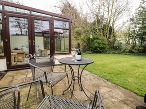 Outdoor dining - Millers Retreat (Chesterfield)