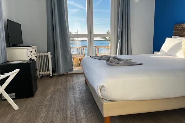 In-room safe, soundproofing, iron/ironing board (on request)