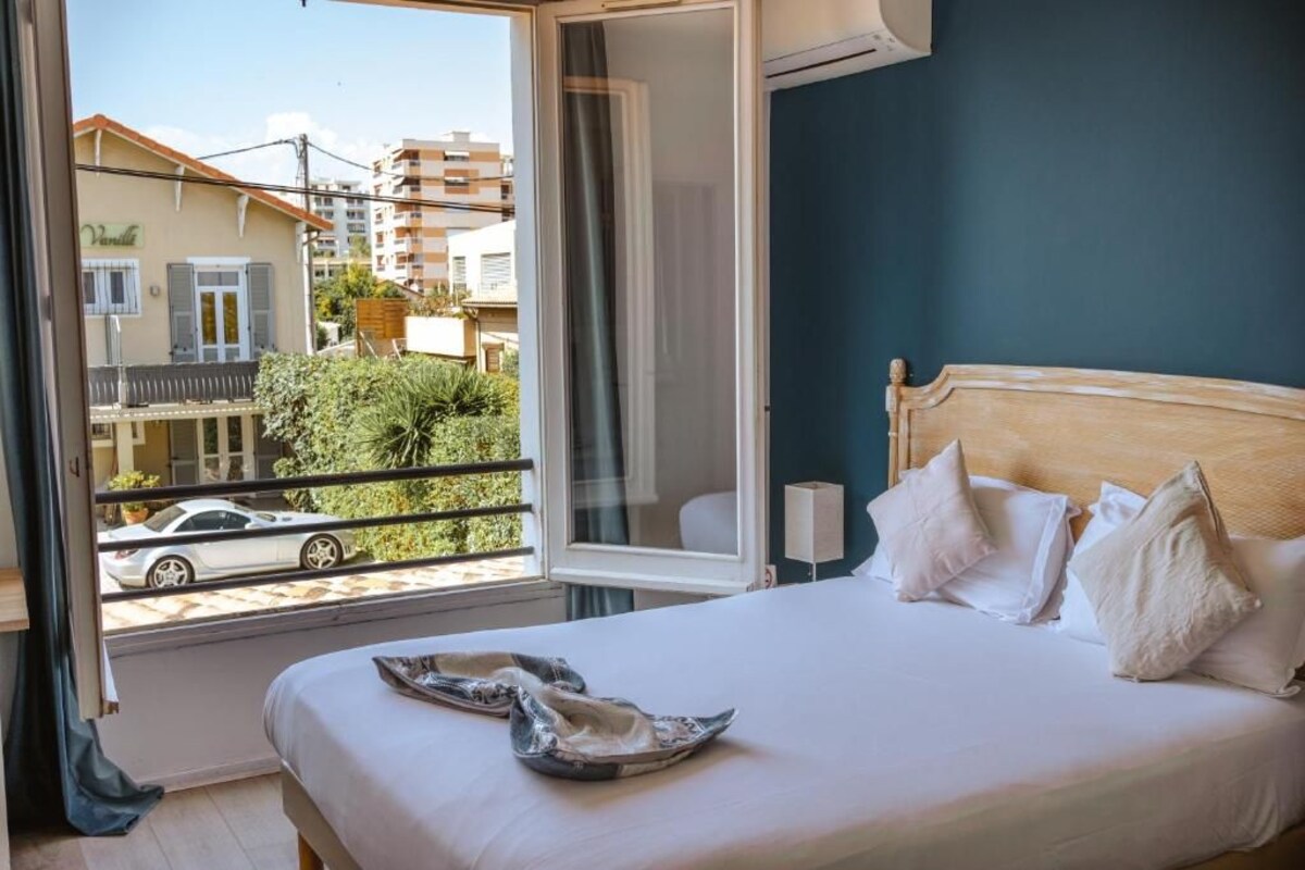 Chambre Double, vue ville