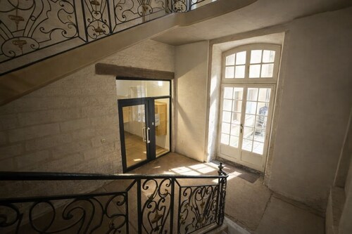 La Scène - Lumineux - Heart of Avignon