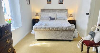 3 Bed Barn - Sleeps 4 - Parking - Golf - Alpacas