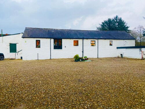 3 Bed Barn - Sleeps 4 - Parking - Golf - Alpacas