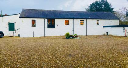 3 Bed Barn - Sleeps 4 - Parking - Golf - Alpacas