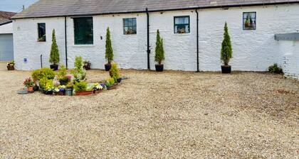 3 Bed Barn - Sleeps 4 - Parking - Golf - Alpacas