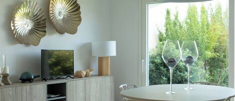 アパートメント 2 ベッドルーム シービュー | リビング エリア