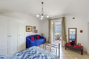 TV - Holiday Home 'Fortalba House Amalfi Coast' with Sea View, Wi-Fi and Air Conditioning (Dragonea)