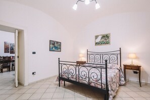Room - Holiday Home 'Fortalba House Amalfi Coast' with Sea View, Wi-Fi and Air Conditioning (Dragonea)