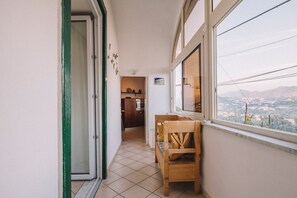Interior - Holiday Home 'Fortalba House Amalfi Coast' with Sea View, Wi-Fi and Air Conditioning (Dragonea)