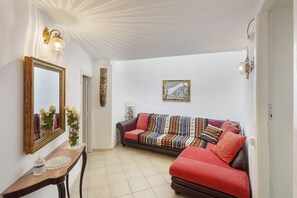 TV - Holiday Home 'Fortalba House Amalfi Coast' with Sea View, Wi-Fi and Air Conditioning (Dragonea)