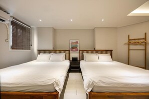 Family Room | Desk, laptop workspace, blackout drapes, iron/ironing board - ONU STAY - Ikseon (Seoul)
