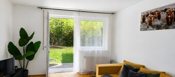 Lake Loft Salzburg Apartment – Private Garden, Pet-Friendly & Wi-Fi