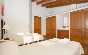 Iron/ironing board, WiFi, bed sheets - Villa 'Hostalet' with Mountain View, Wi-Fi and Air Conditioning (Illes Balears)
