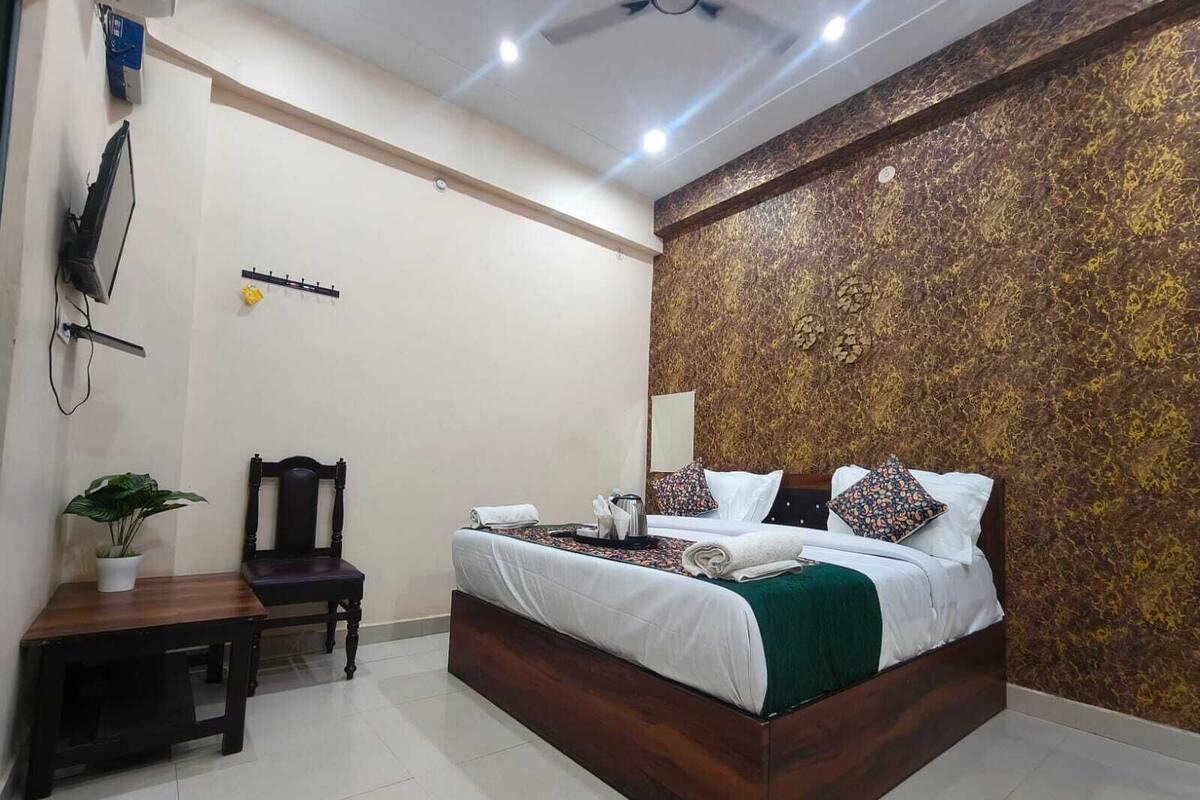 Double Room | Meja, ruang kerja komputer riba, Wi-fi percuma 