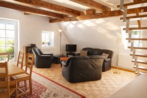TV, ping pong, books, stereo - Hof Kracht - "Tromper Wiek" apartment for 6(-8) persons with balcony & Baltic Sea view (Putgarten)