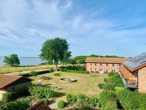 Property grounds - Hof Kracht - "Tromper Wiek" apartment for 6(-8) persons with balcony & Baltic Sea view (Putgarten)
