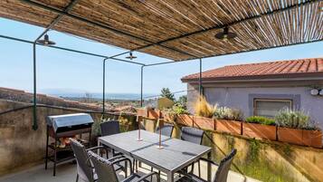 Rumah | Tempat makan outdoor