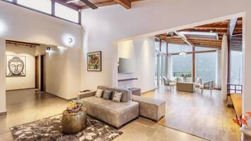 Deluxe Villa, Mountain View | Living area