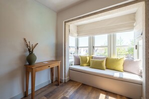 Chambre Supérieure, vue ville | Coin séjour