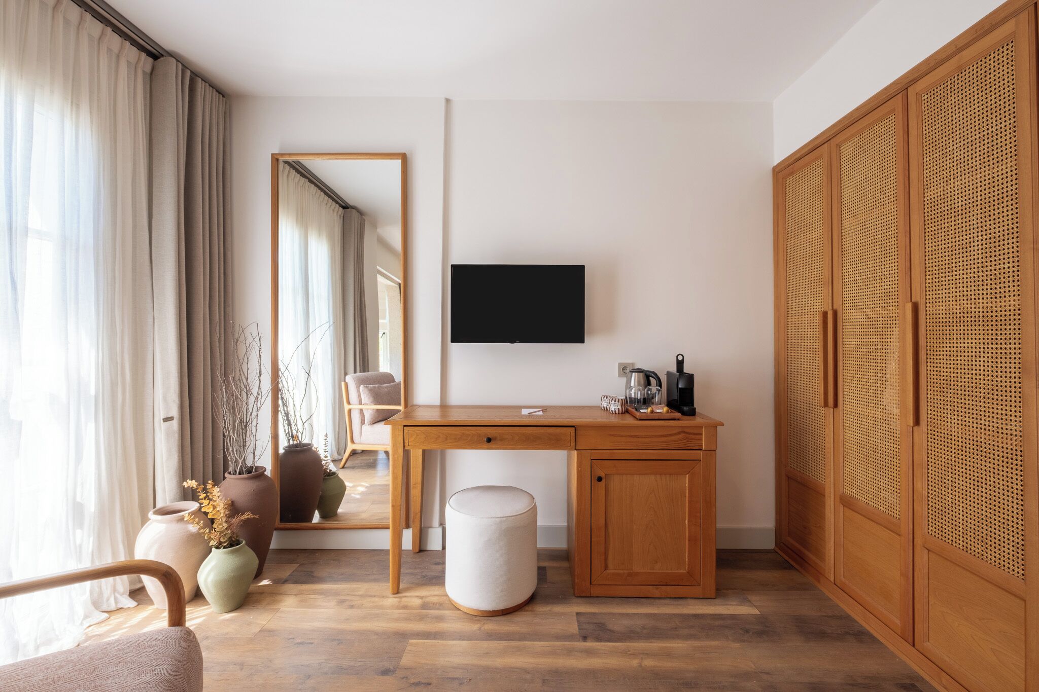 Deluxe kamer, uitzicht op zwembad | Interieur