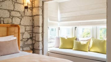Deluxe-Zimmer, Poolblick | Hochwertige Bettwaren, Minibar, Zimmersafe