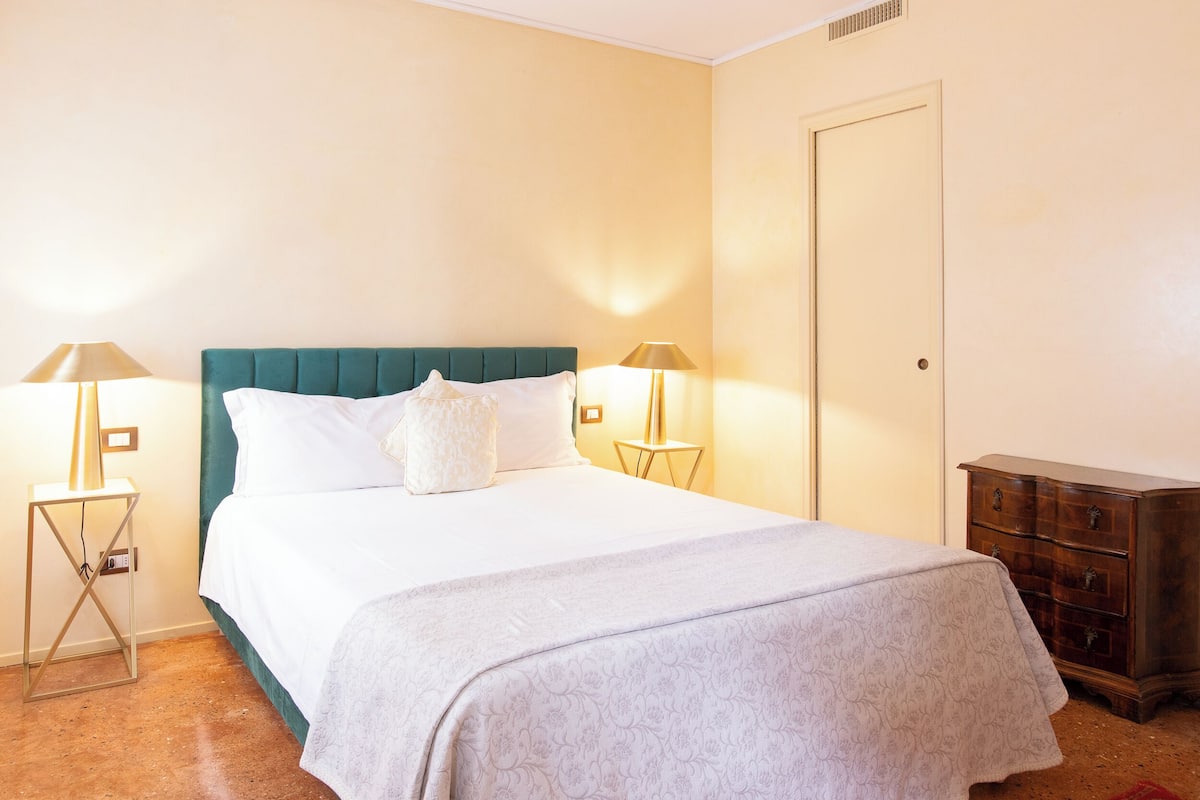 Family Room, Canal View