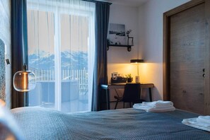 Iron/ironing board, WiFi, bed sheets - AU - KitzSki Apartment ski-in ski-out accommodation (Mittersill)
