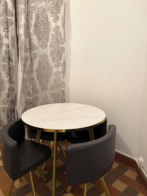 Dining - Cosy, bright house with terrace&free parking 3 bedrooms (Courtenay)