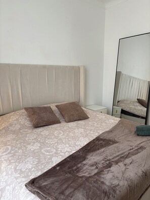 Room - Cosy, bright house with terrace&free parking 3 bedrooms (Courtenay)