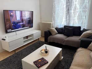 Living area - Cosy, bright house with terrace&free parking 3 bedrooms (Courtenay)