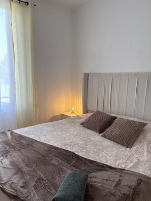 3 bedrooms, travel cot, free WiFi, bed sheets - Cosy, bright house with terrace&free parking 3 bedrooms (Courtenay)