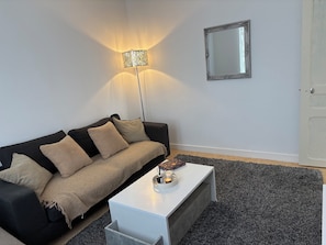 Living area - Cosy, bright house with terrace&free parking 3 bedrooms (Courtenay)