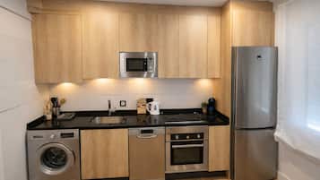 Family Apartment, 1 Double Bed with Sofa bed, Air conditioning | Private kitchen | Coffee/tea maker