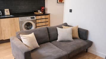 Panoramic Studio, City View | Interior