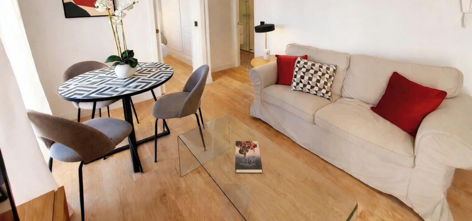 Panorama-suite - byudsigt | Opholdsområde | 32-tommers fladskærms-tv med satellitkanaler