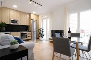 Panoramic Suite, City View | Interior