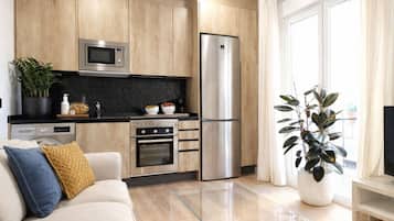 Panoramic Studio, City View | Private kitchen