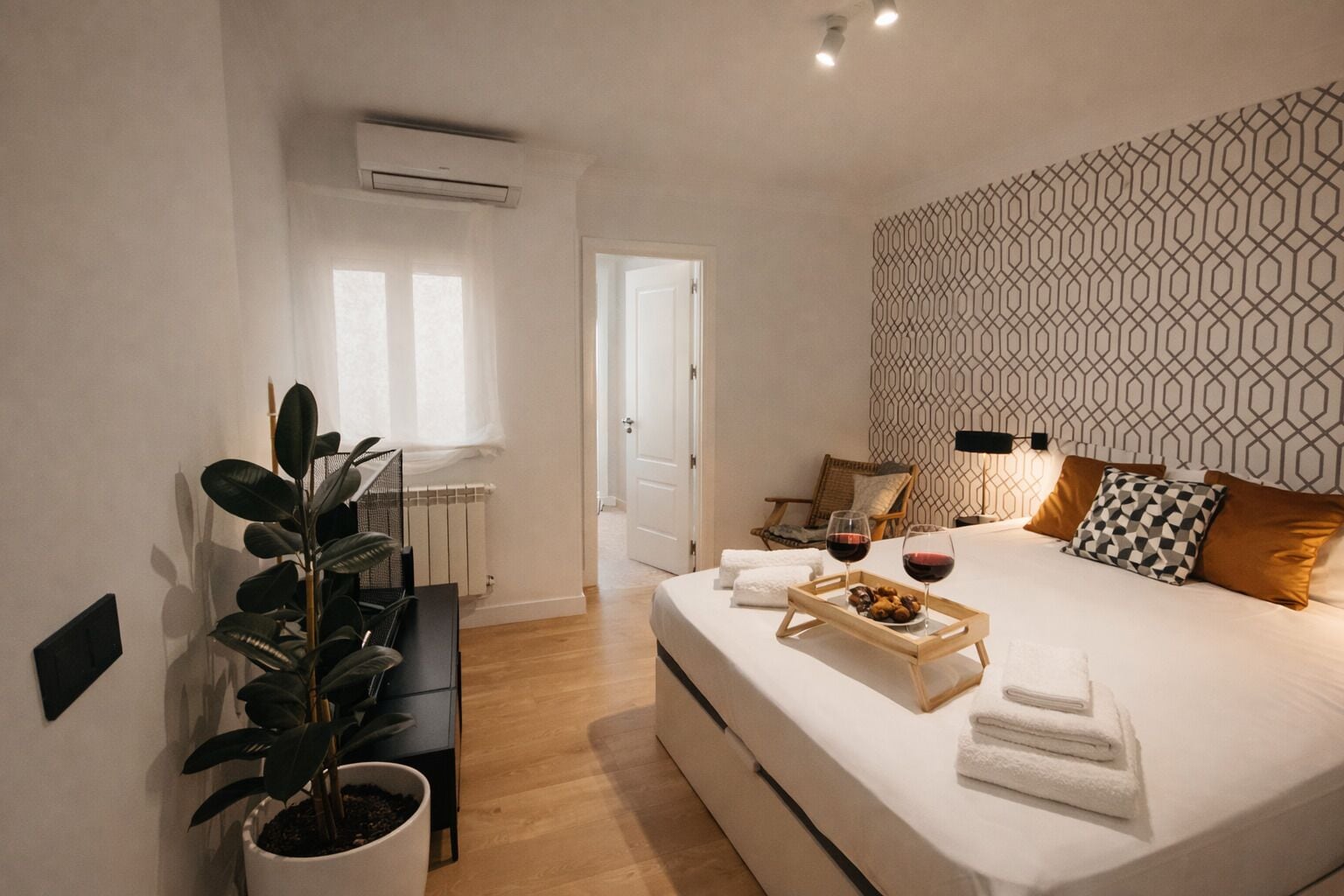 Apartamento estándar, 1 cama doble, Aire acondicionado | Edredones de plumas, tabla de planchar con plancha, cunas (de pago)