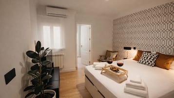 Standaard appartement, 1 tweepersoonsbed, airconditioning | Donzen dekbedden, een strijkplank/strijkijzer, babybedden, gratis wifi