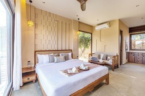 Vila Mewah, balkon, pemandangan halaman | Setrika/meja setrika dan Wi-Fi gratis