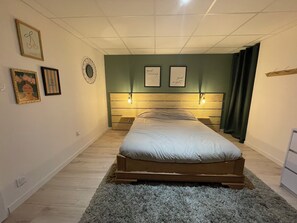 3 bedrooms, travel cot, free WiFi, bed sheets - First floor loft / Near Puy du fou (La Boissière-de-Montaigu)