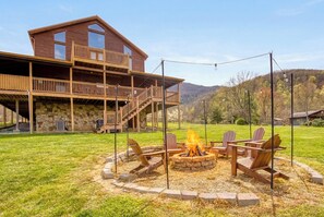 Property grounds - Honey Bear | 1,890 Sq Ft · Mountain Views · Pool Table · Sleeps 9 (Sevierville)