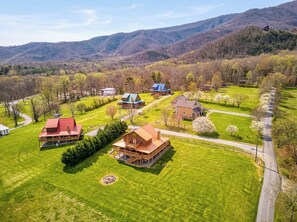 Exterior - Honey Bear | 1,890 Sq Ft · Mountain Views · Pool Table · Sleeps 9 (Sevierville)