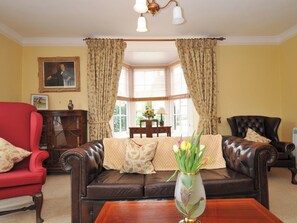 Living area - Smugglers (St Austell)