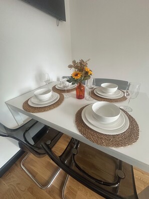 Dining - Little Flat in the heart of Ladywell, 1min walk to station, south east London (London)