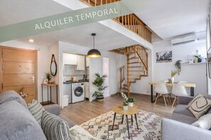 Superior Apartment, City View | Living area | 32-inch flat-screen TV with satellite channels - Collection Plaza España (Madrid)