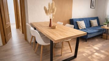 Comfort Apartment, City View | Dining