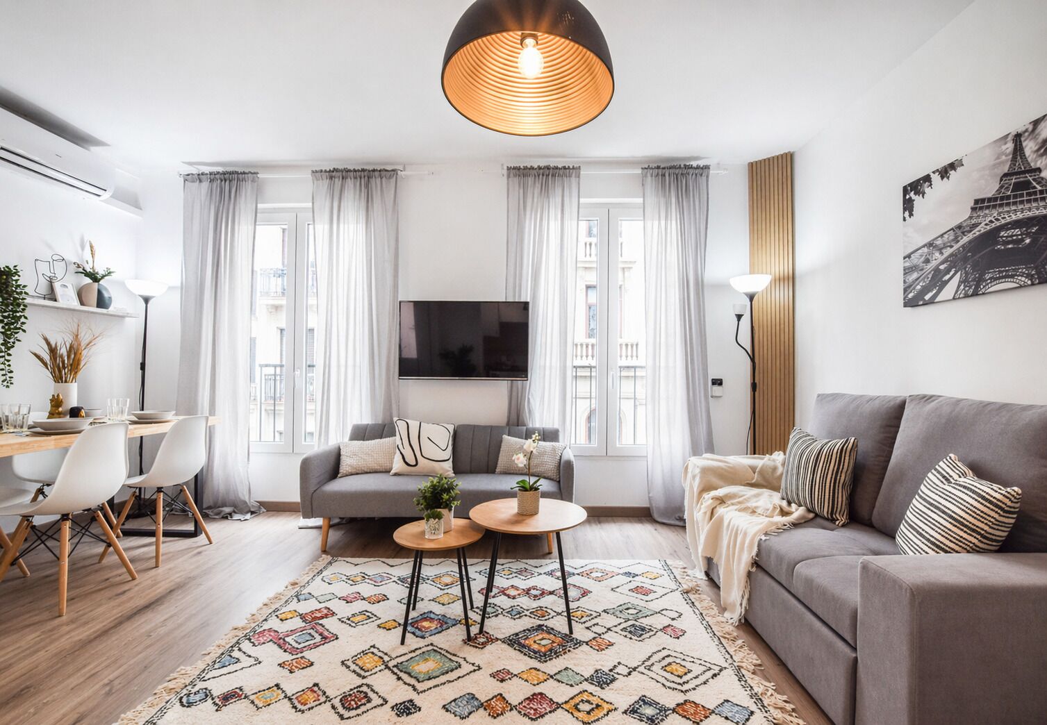 Appartement Supérieur, vue ville | Coin séjour | Télévision à écran plat de 32 pouces avec chaînes par satellite